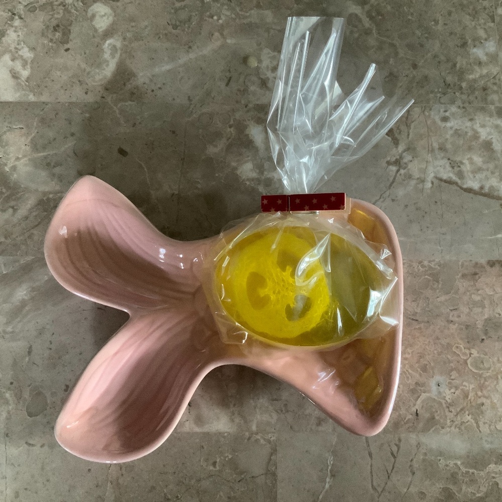 Handmade Organic Lemon Loofah Soap & Soap Dish